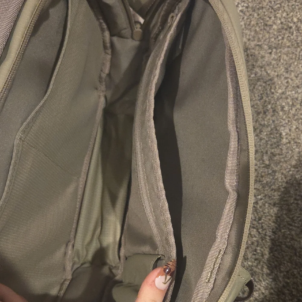 Nomatic Olive Belt Bag - Picture 2 of 2